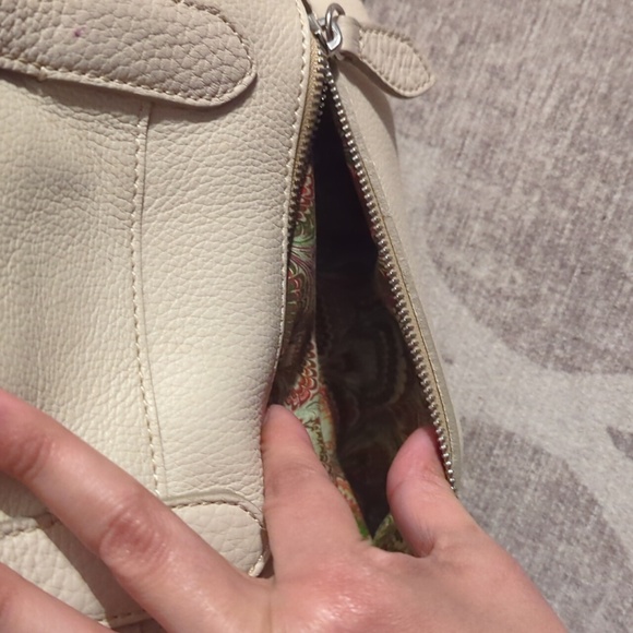 Vintage Y2K Dooney & Bourke Alto Tassel Tote in Bone Leather - Picture 6 of 7